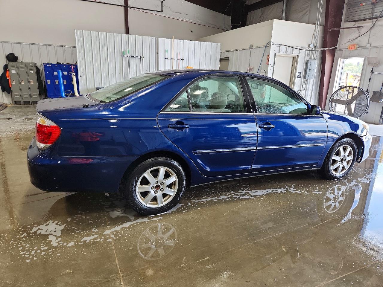 2005 Toyota Camry Xle Blue vin: 4T1BE32K55U404935