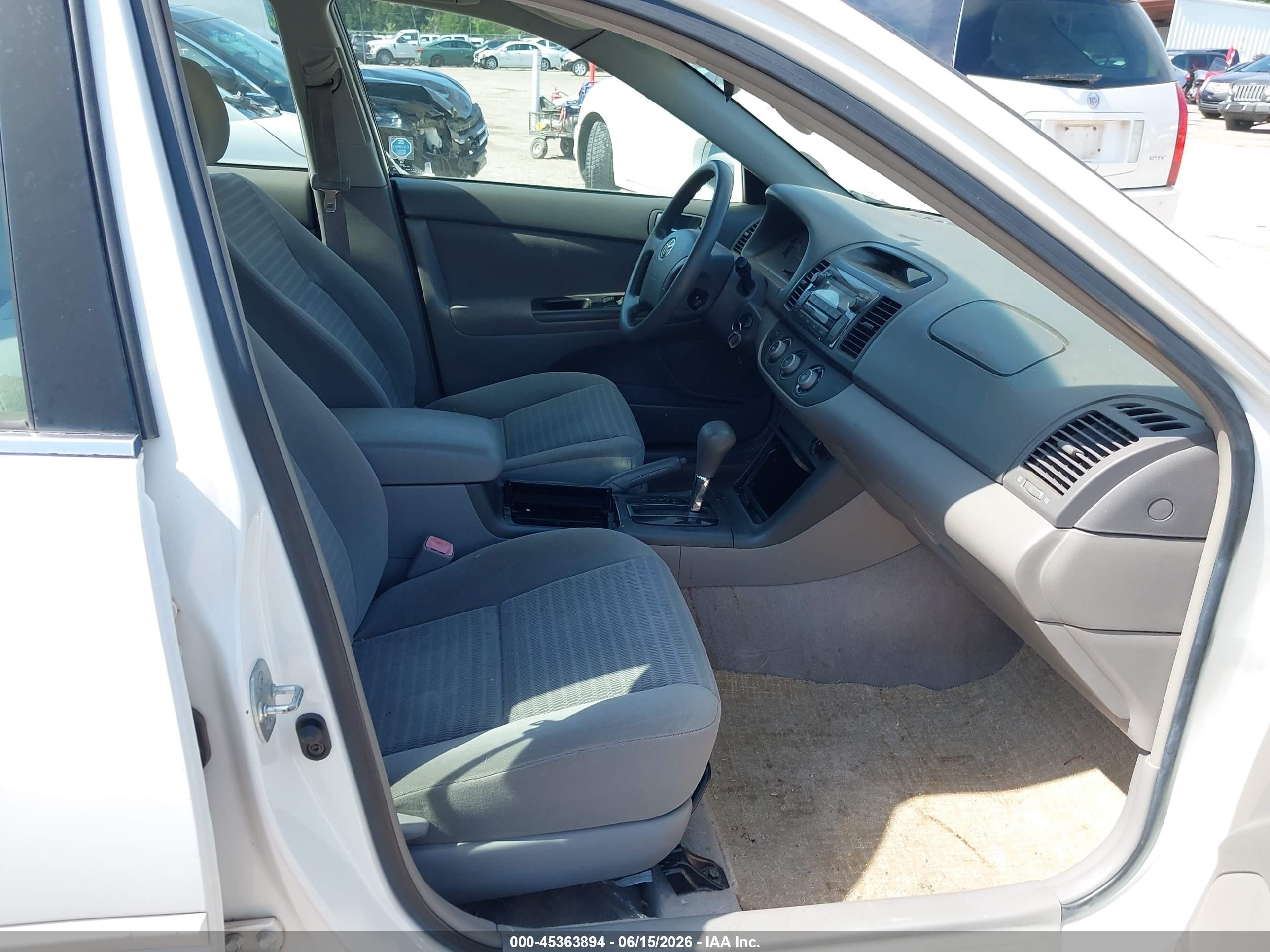 2005 Toyota Camry Le White vin: 4T1BE32K55U422979
