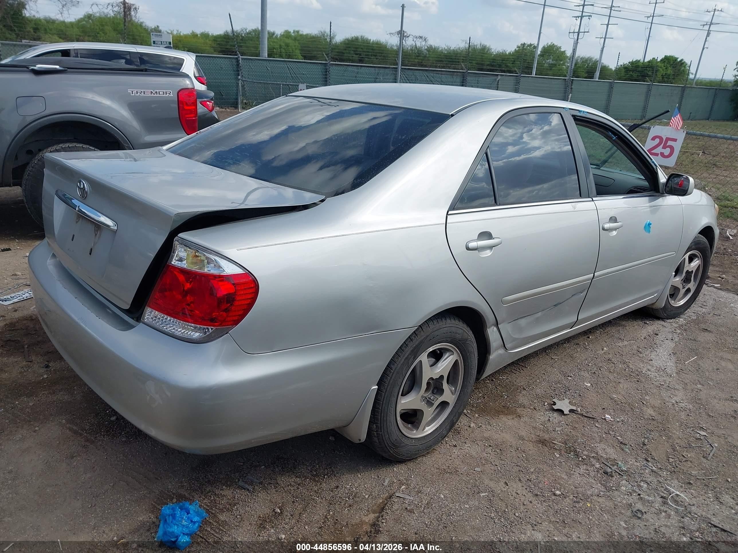 2005 Toyota Camry Le White vin: 4T1BE32K55U425557