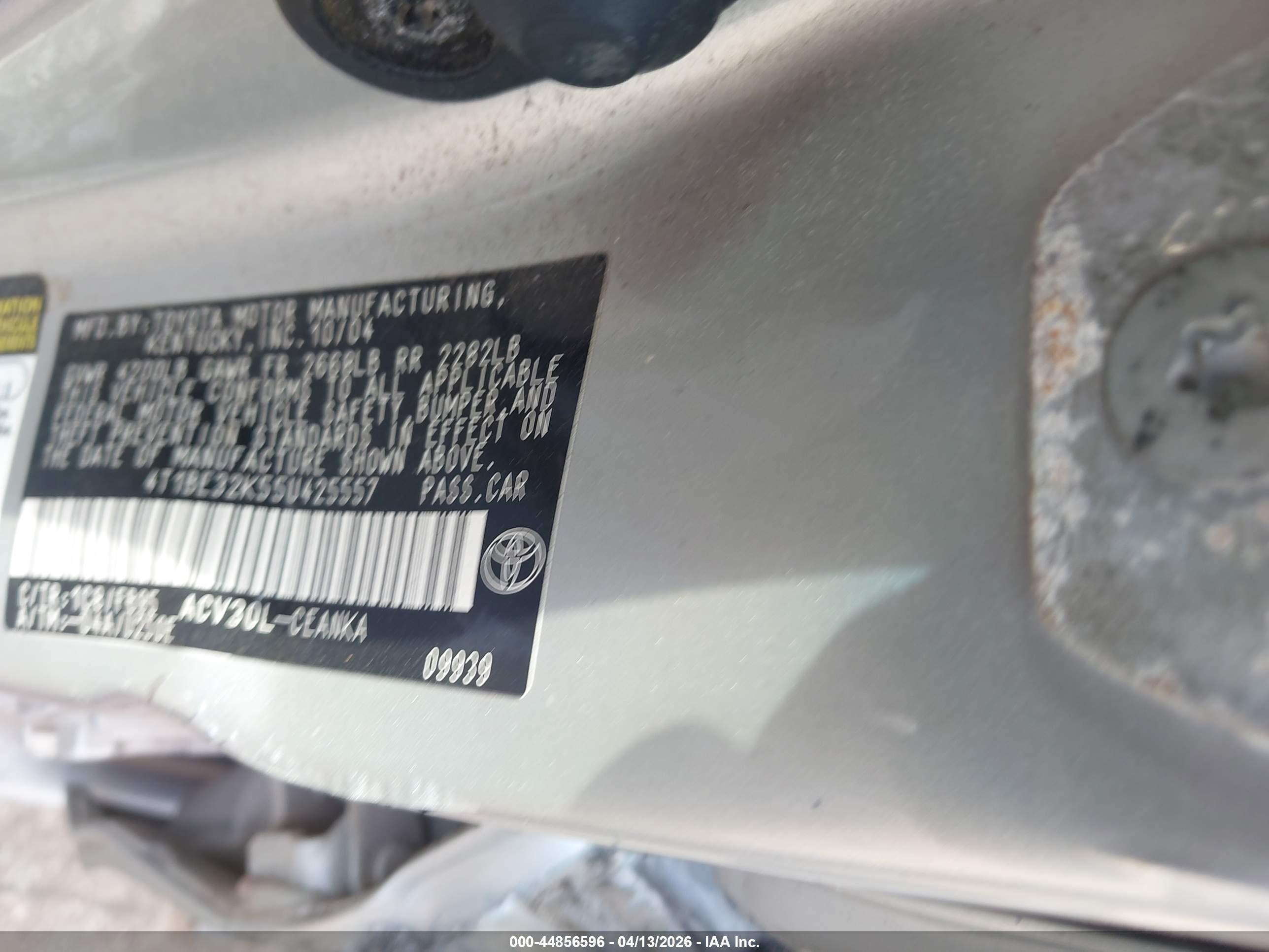2005 Toyota Camry Le White vin: 4T1BE32K55U425557