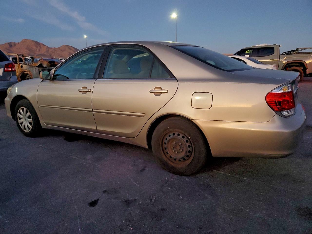 2005 Toyota Camry Le Silver vin: 4T1BE32K55U504078