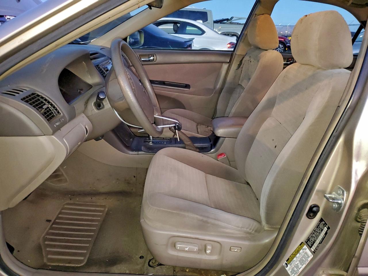 2005 Toyota Camry Le Silver vin: 4T1BE32K55U504078