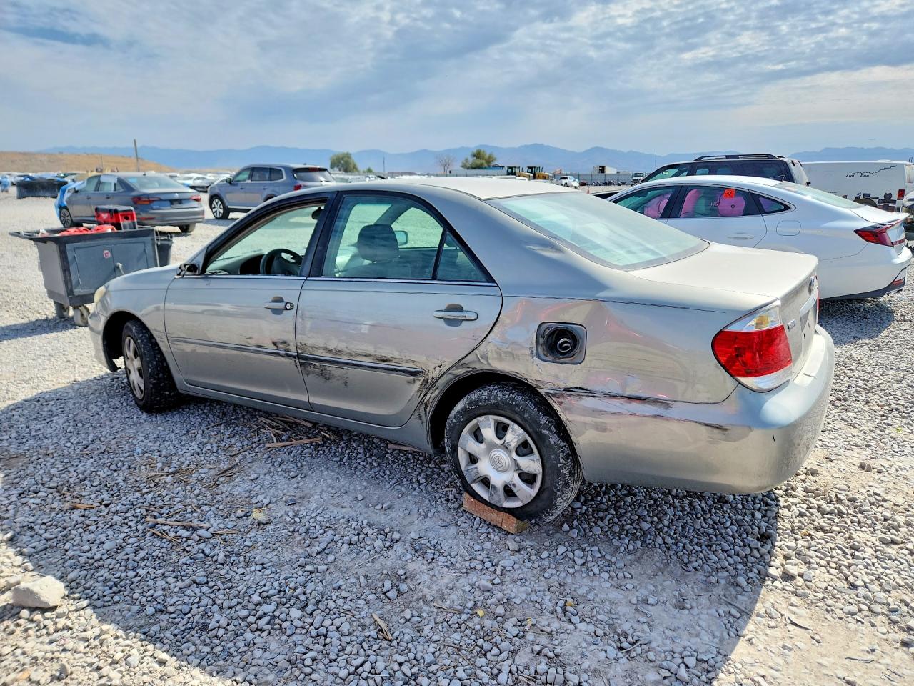 2005 Toyota Camry Le Silver vin: 4T1BE32K55U525853