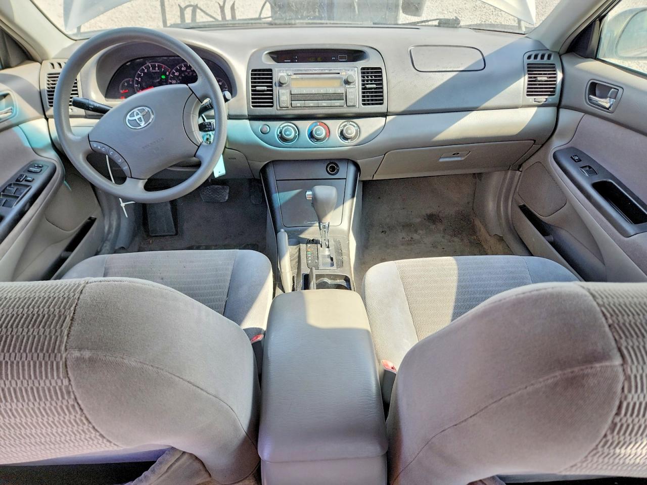 2005 Toyota Camry Le Silver vin: 4T1BE32K55U525853