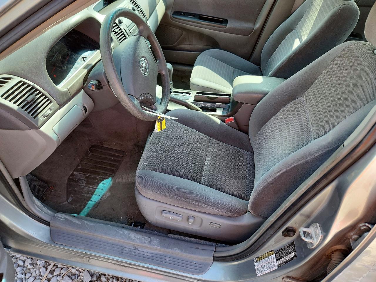2005 Toyota Camry Le Silver vin: 4T1BE32K55U525853