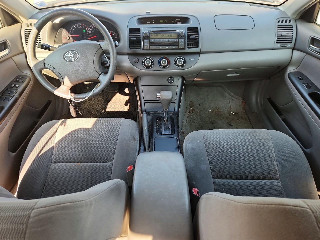 2005 Toyota Camry Le Silver vin: 4T1BE32K55U529160