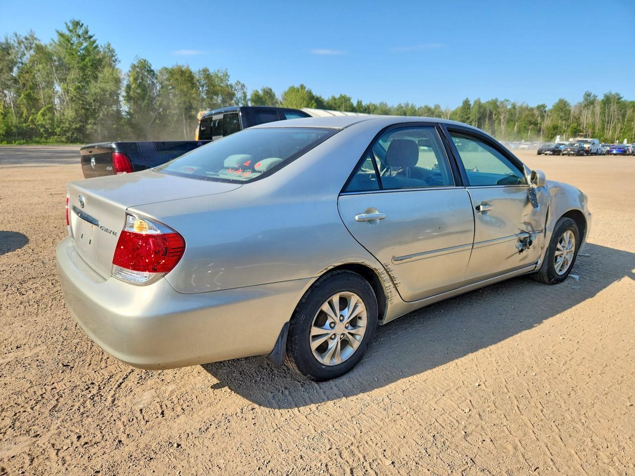 2005 Toyota Camry Le Silver vin: 4T1BE32K55U529160
