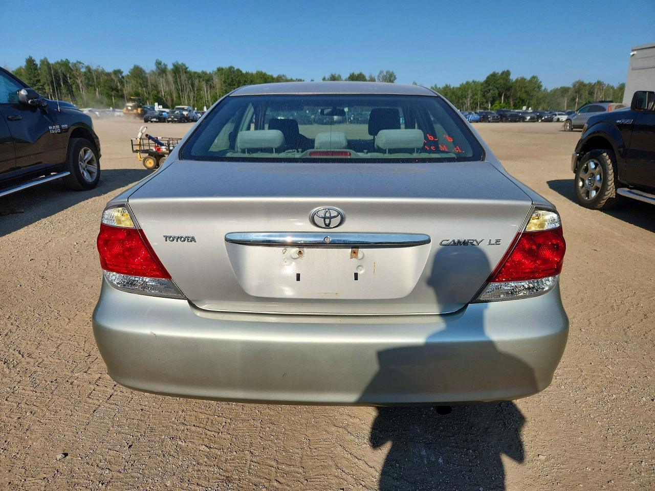 2005 Toyota Camry Le Silver vin: 4T1BE32K55U529160