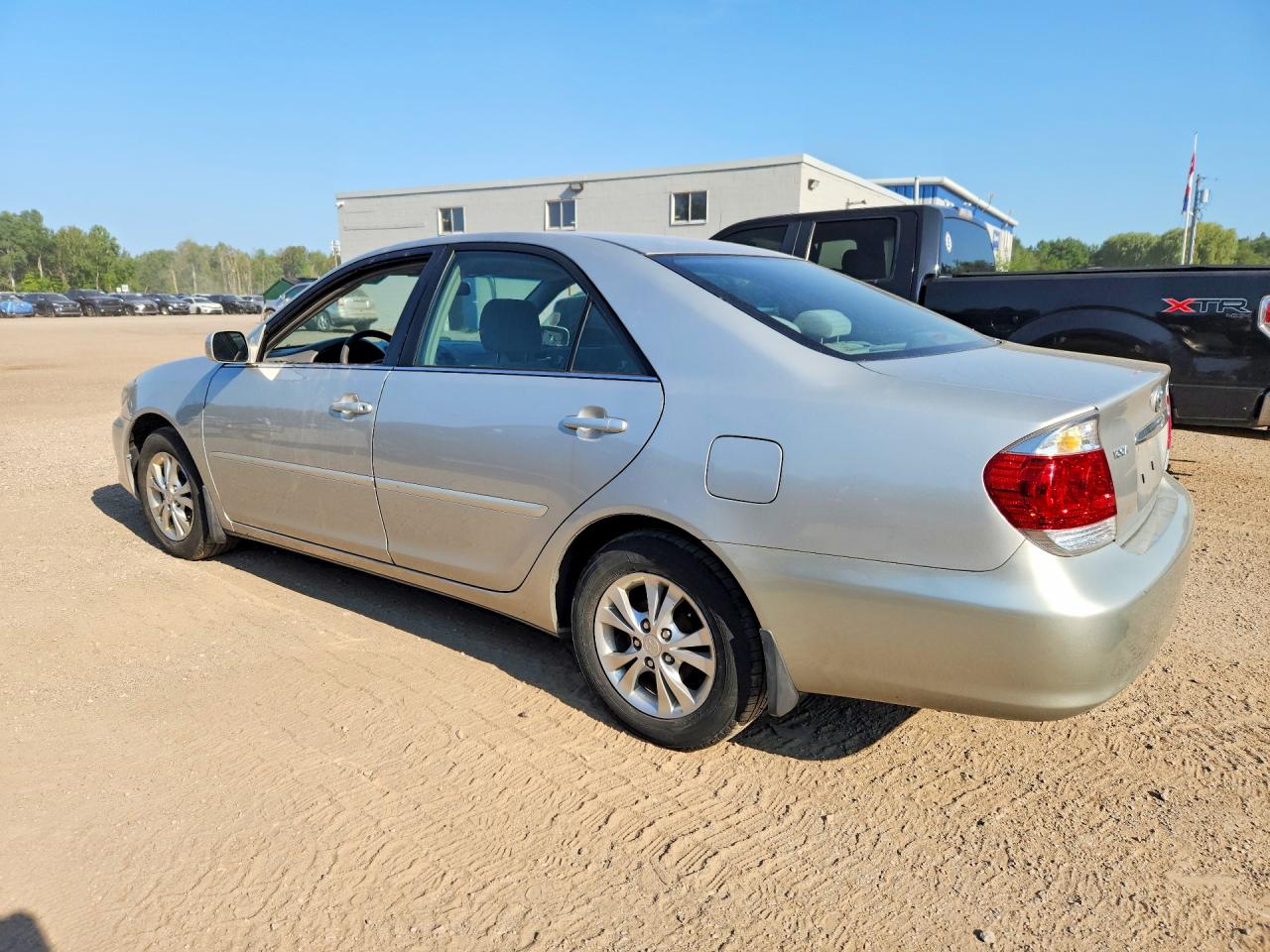 2005 Toyota Camry Le Silver vin: 4T1BE32K55U529160