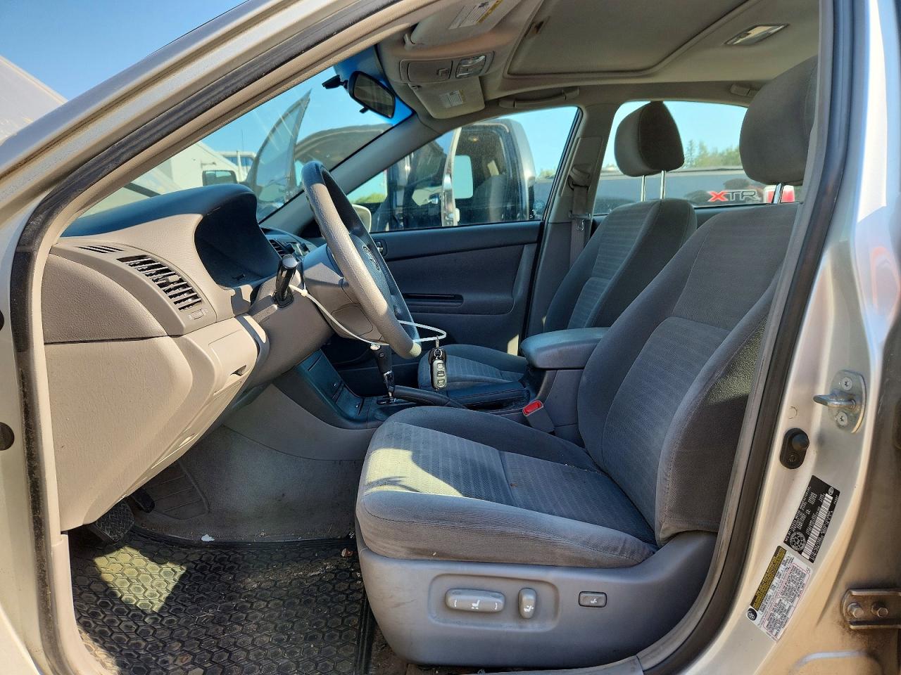 2005 Toyota Camry Le Silver vin: 4T1BE32K55U529160