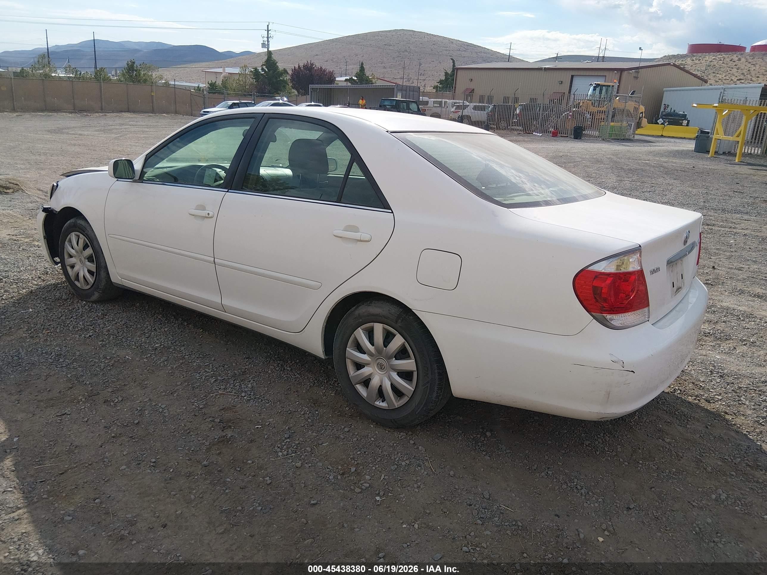 2005 Toyota Camry Le White vin: 4T1BE32K55U530860