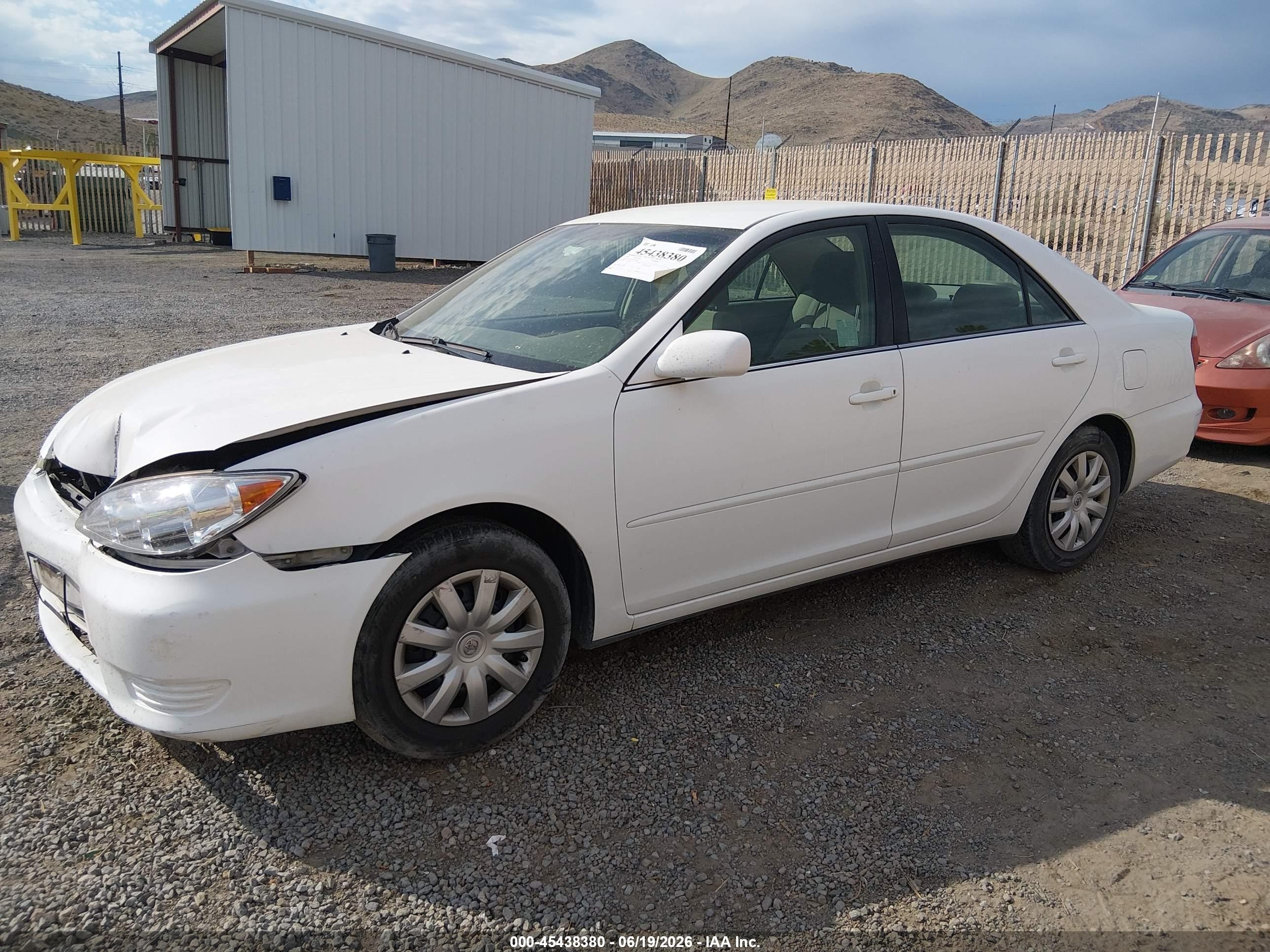 2005 Toyota Camry Le White vin: 4T1BE32K55U530860