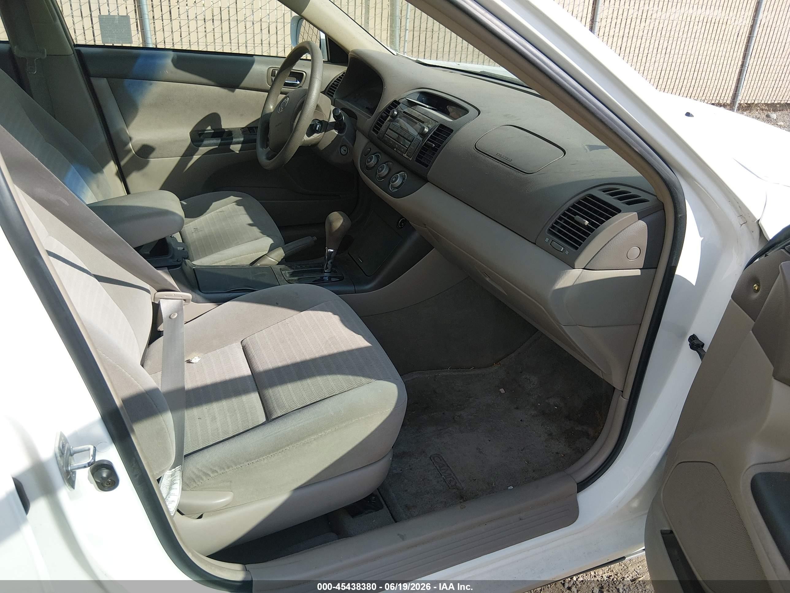2005 Toyota Camry Le White vin: 4T1BE32K55U530860