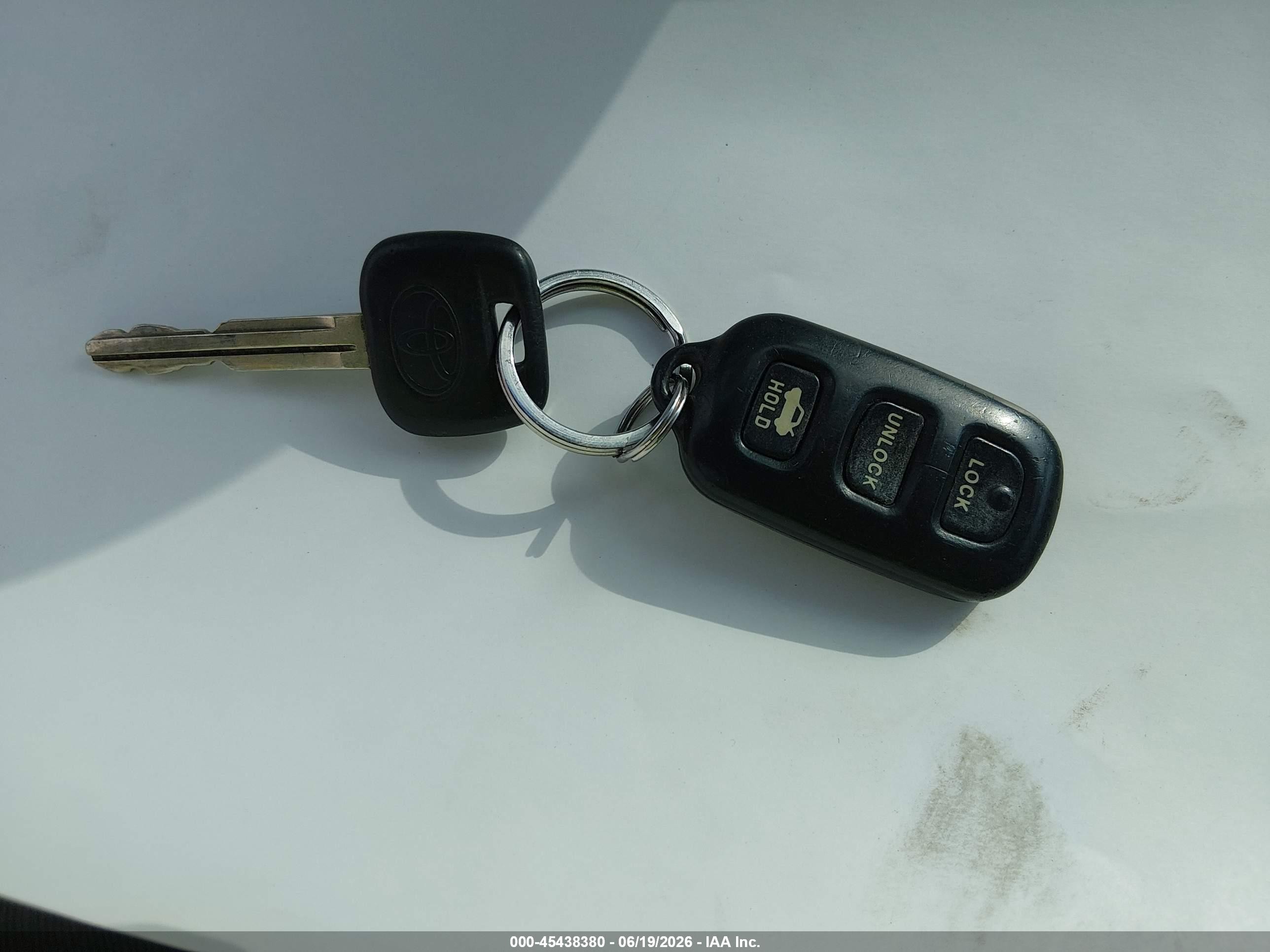 2005 Toyota Camry Le White vin: 4T1BE32K55U530860