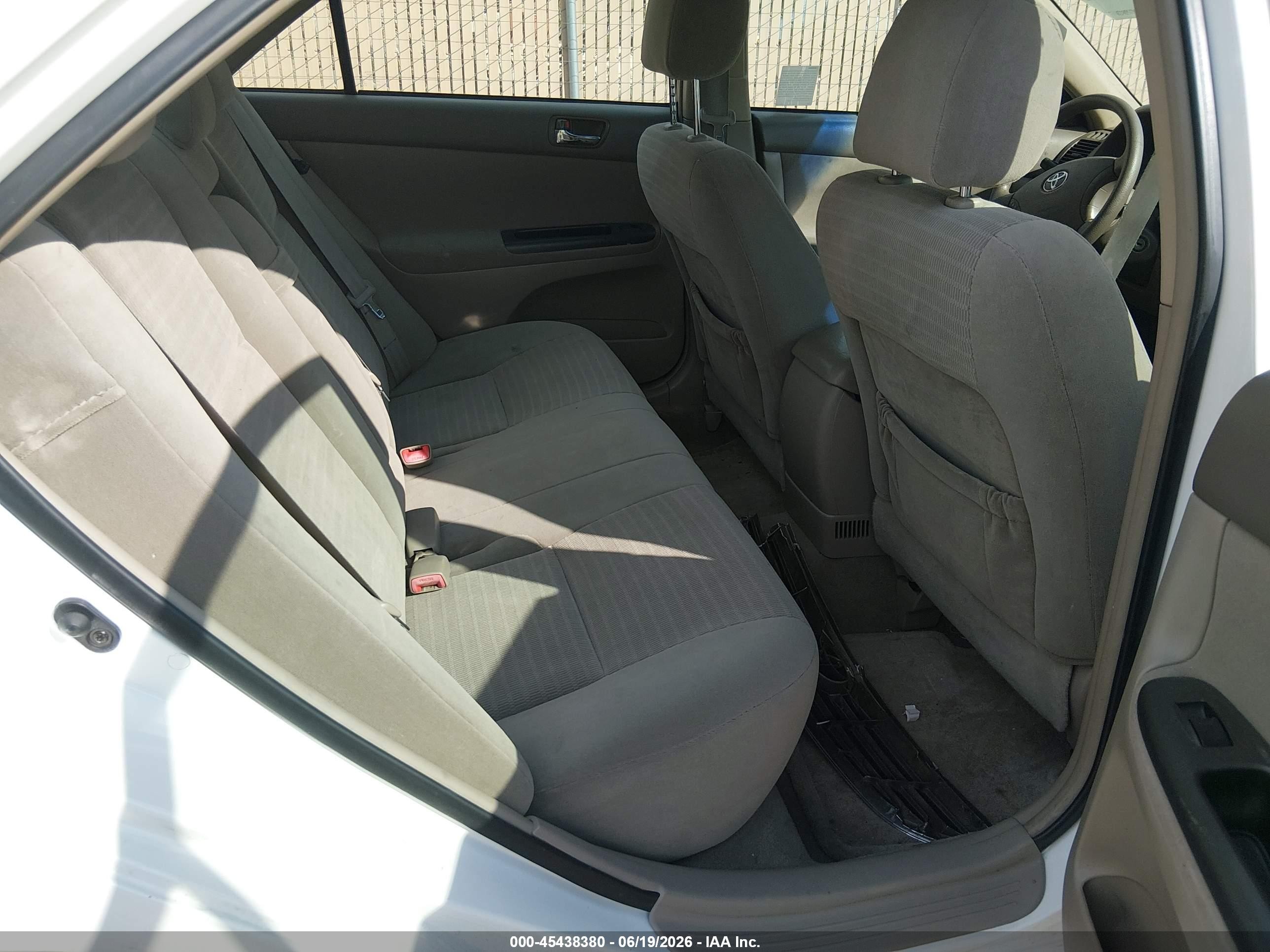 2005 Toyota Camry Le White vin: 4T1BE32K55U530860