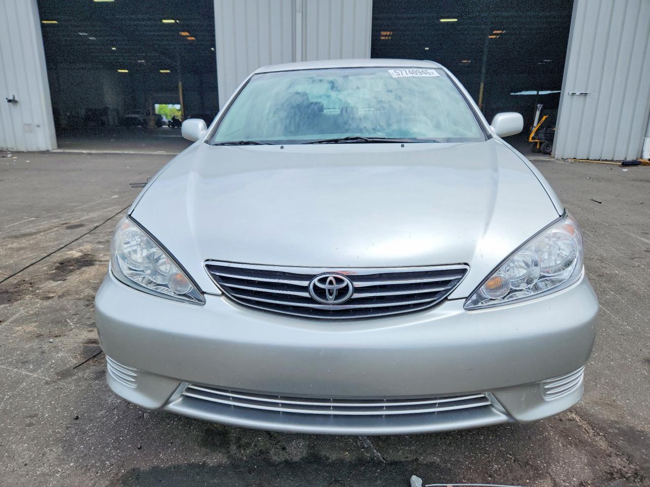 2005 Toyota Camry Le Silver vin: 4T1BE32K55U546363