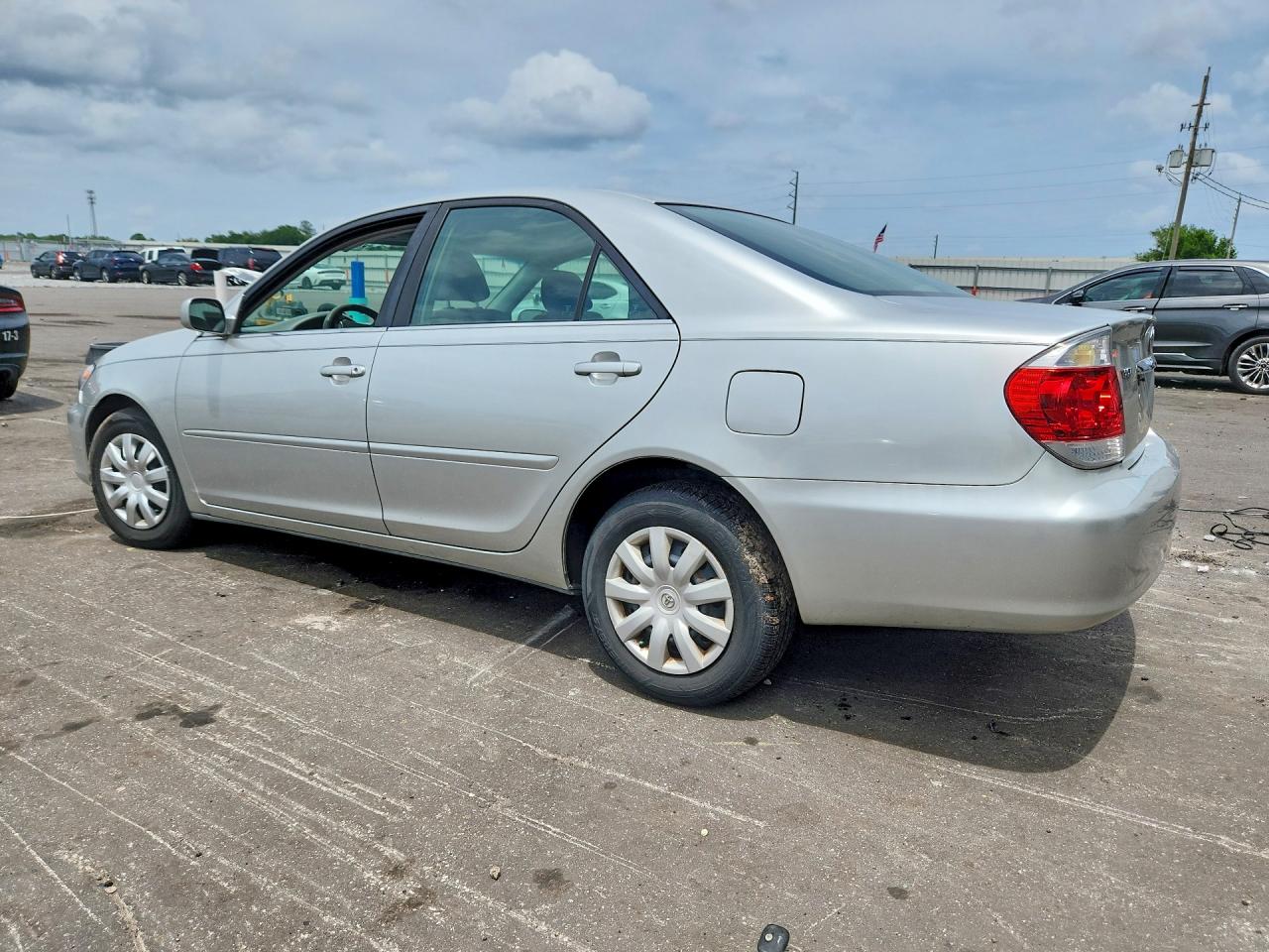 2005 Toyota Camry Le Silver vin: 4T1BE32K55U546363