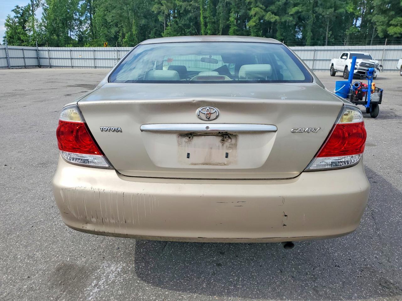 2005 Toyota Camry Standard Gold vin: 4T1BE32K55U582280