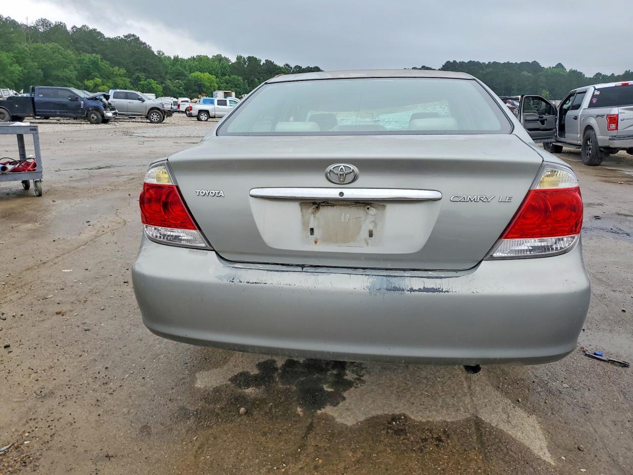 2005 Toyota Camry Le Gray vin: 4T1BE32K55U587298