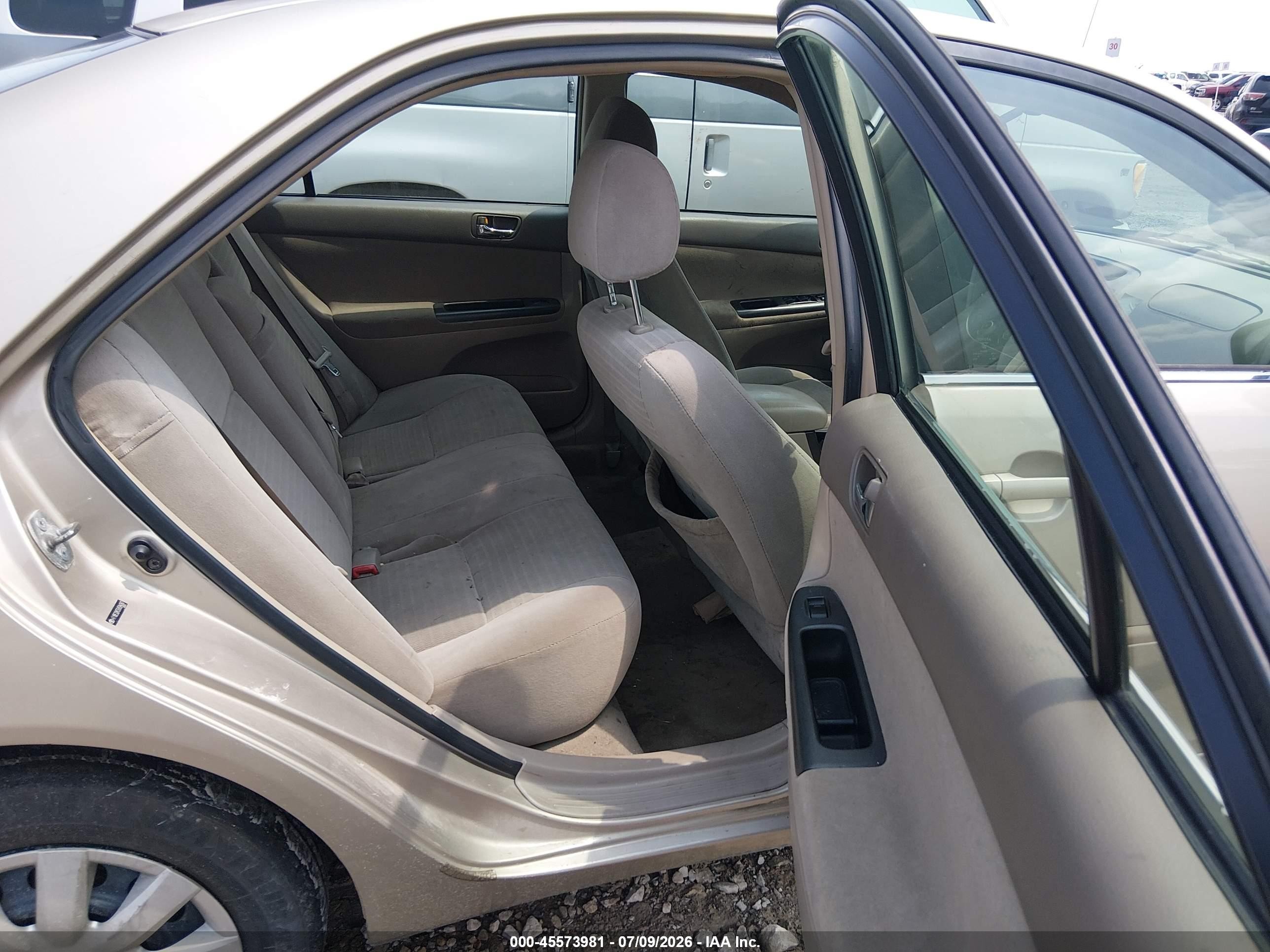 2005 Toyota Camry Le Gold vin: 4T1BE32K55U594087