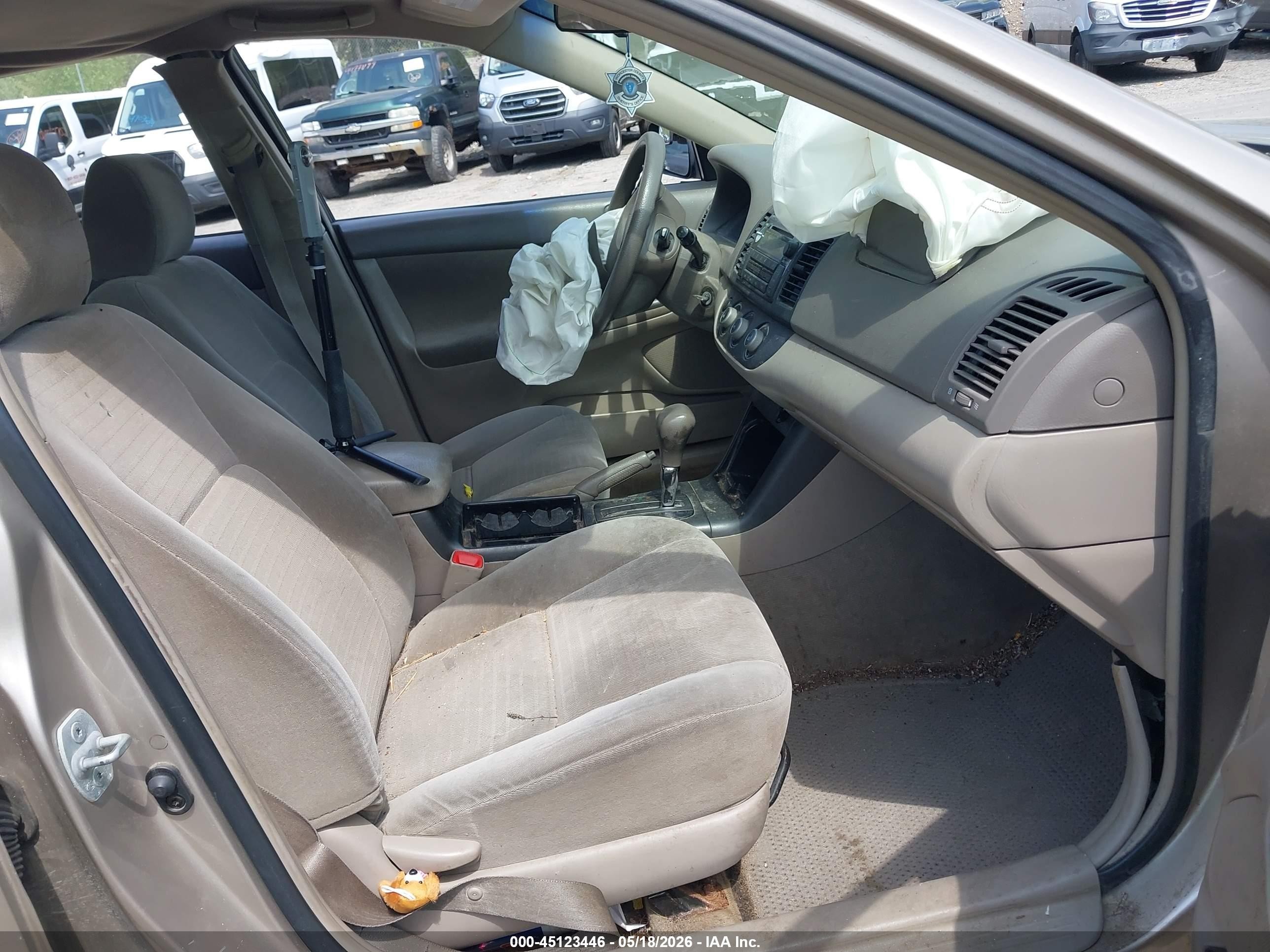 2005 Toyota Camry Std Gold vin: 4T1BE32K55U628934