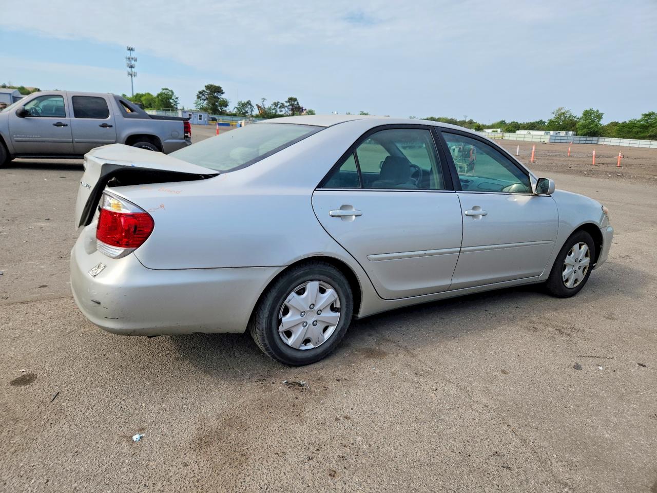 2005 Toyt Camry Silver vin: 4T1BE32K55U632806