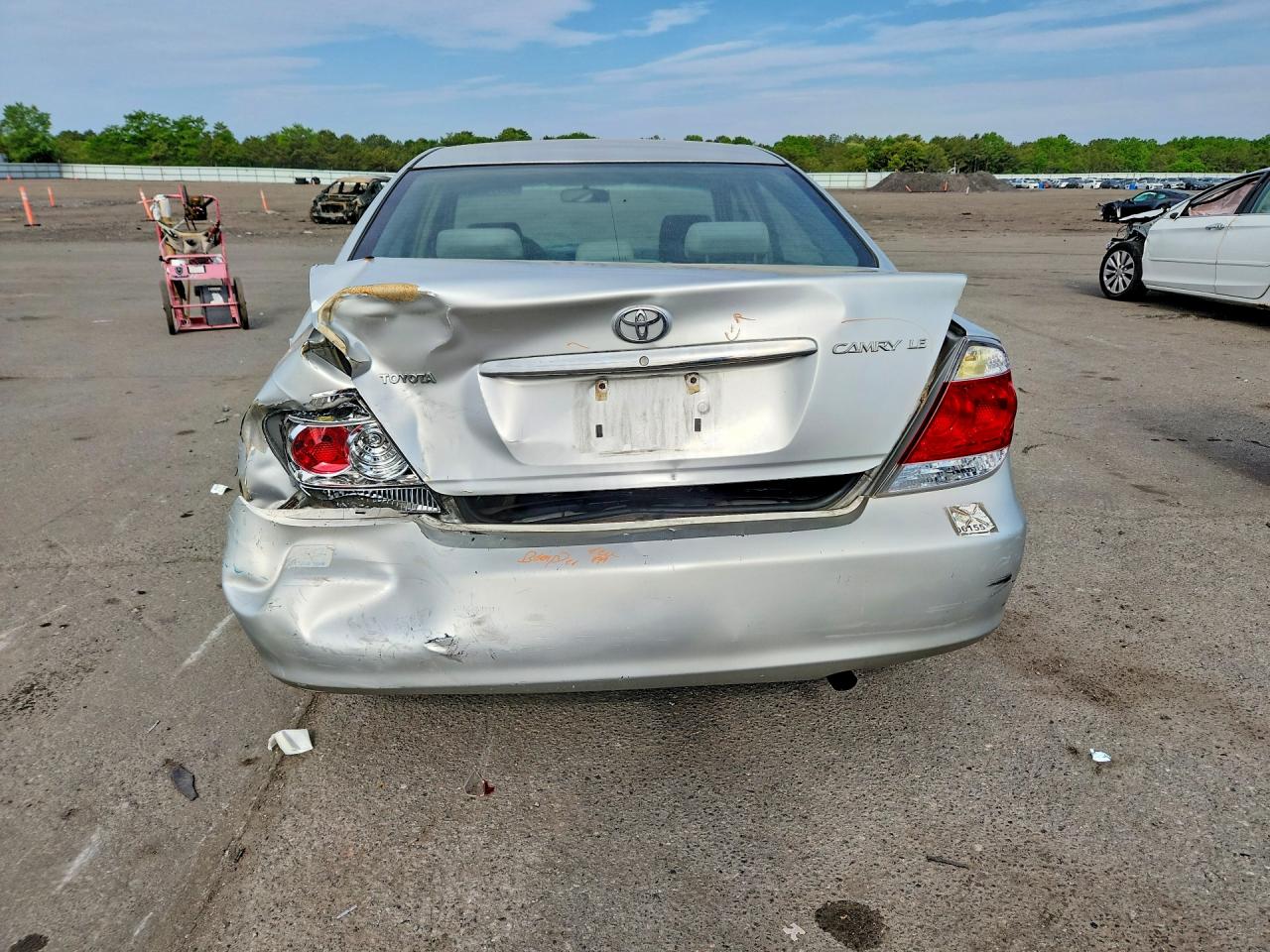 2005 Toyt Camry Silver vin: 4T1BE32K55U632806