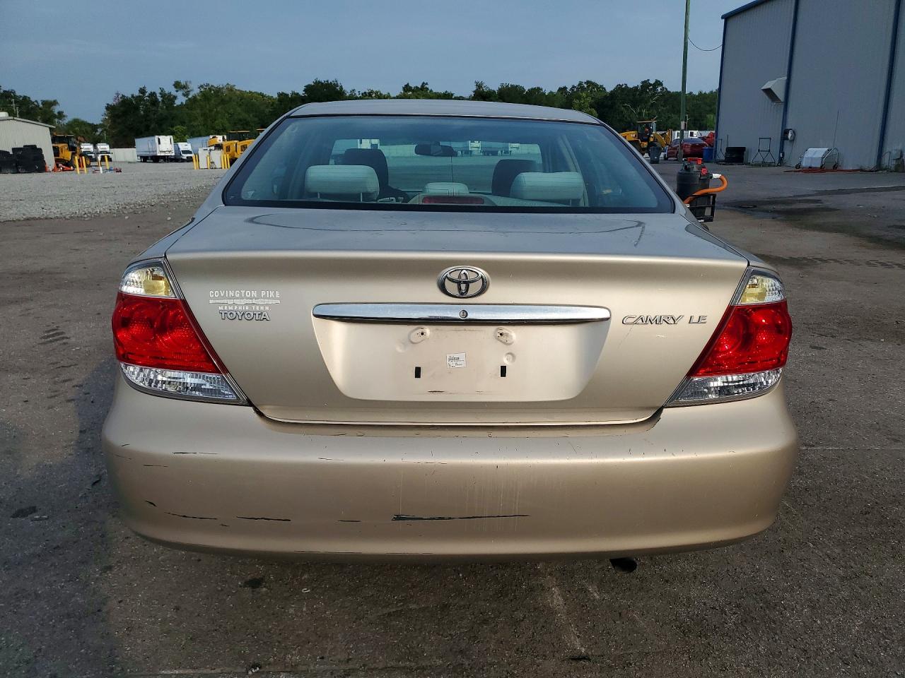 2005 Toyota Camry Le Tan vin: 4T1BE32K55U941952