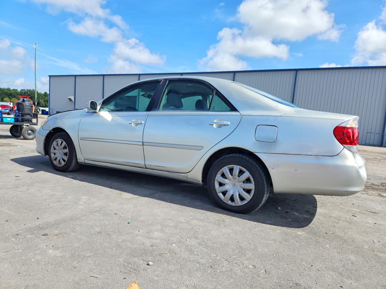 2005 Toyota Camry Le Silver vin: 4T1BE32K55U976491