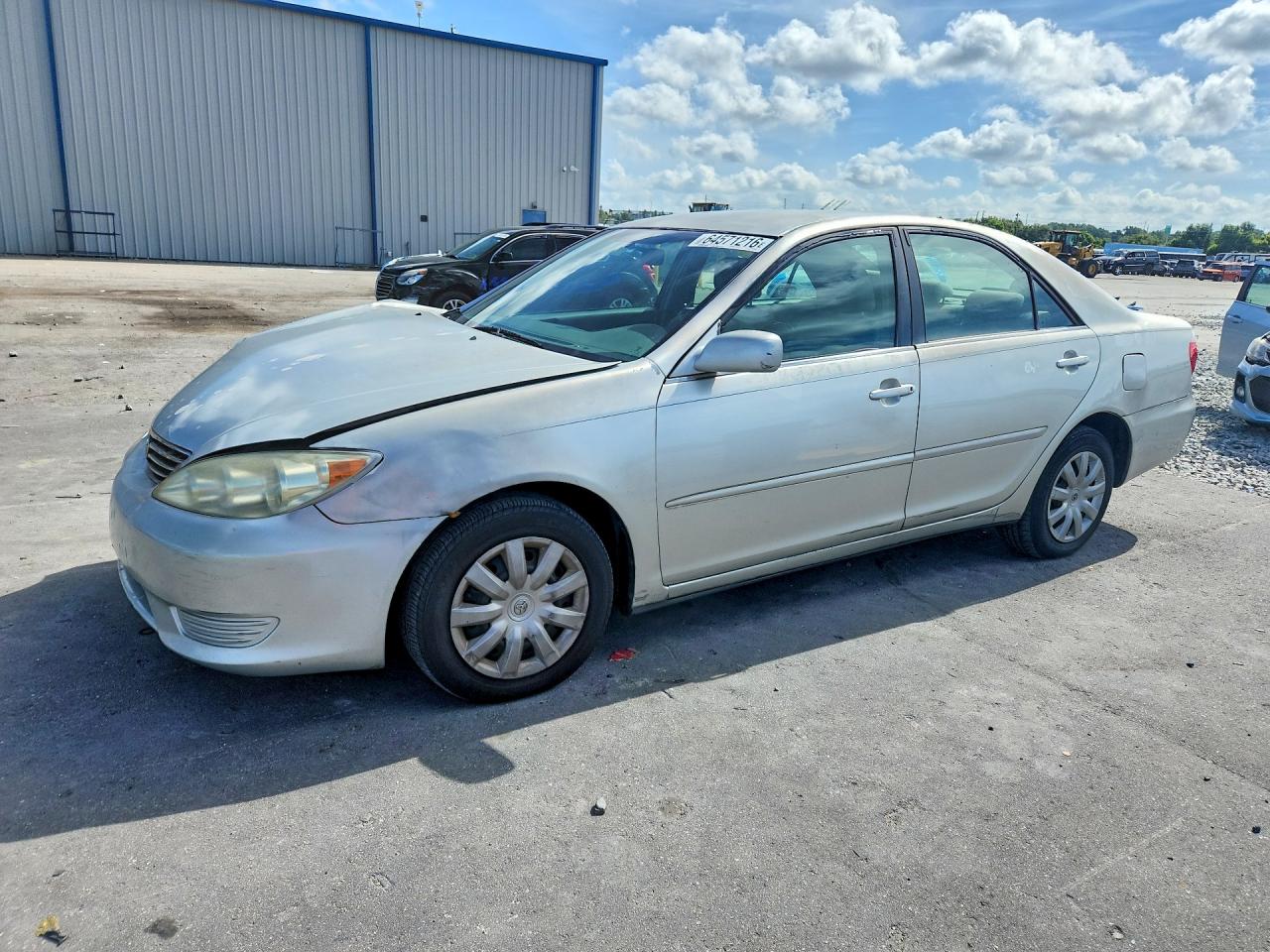 2005 Toyota Camry Le Silver vin: 4T1BE32K55U976491