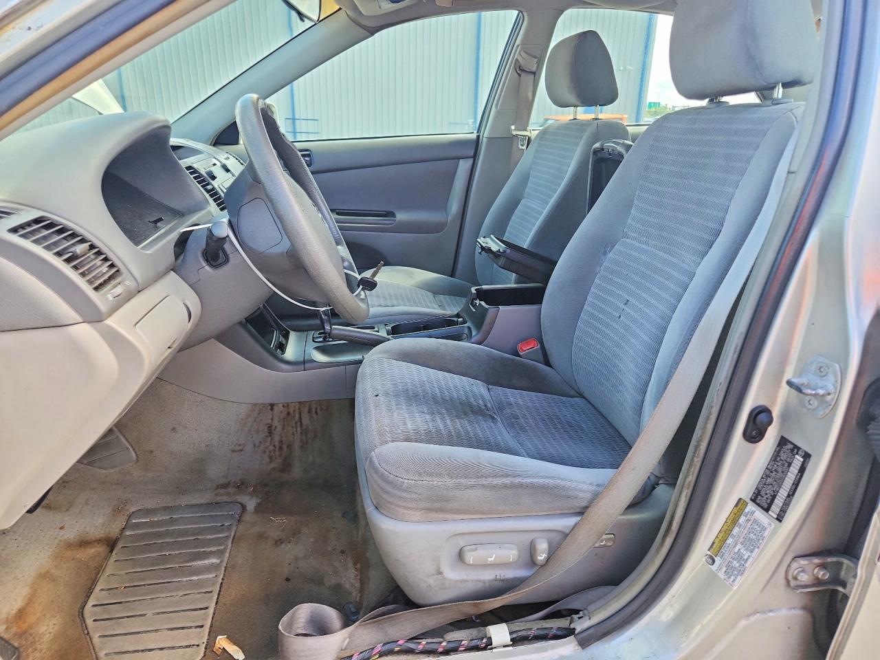 2005 Toyota Camry Le Silver vin: 4T1BE32K55U976491