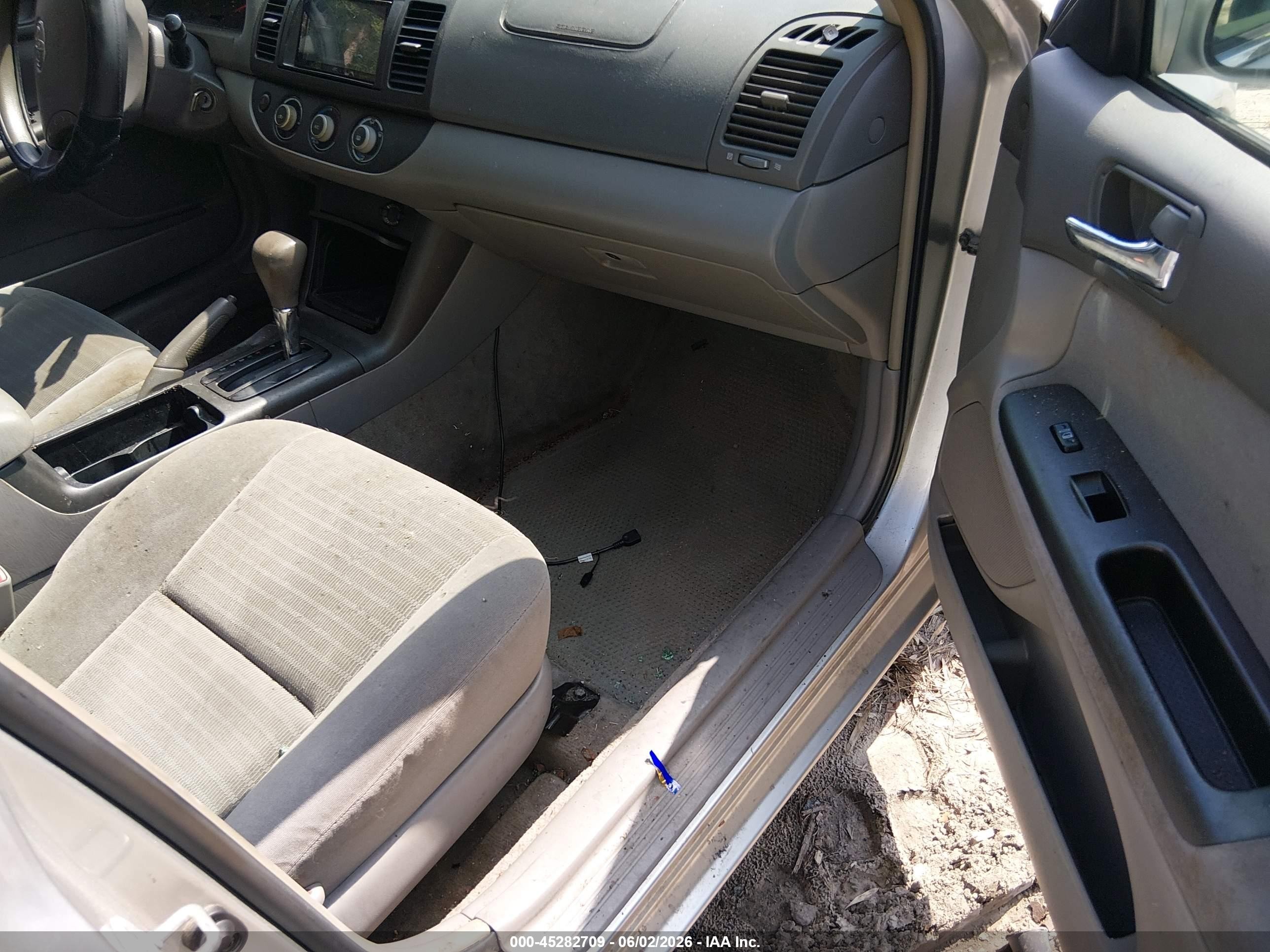 2005 Toyota Camry Le Gray vin: 4T1BE32K55U992416