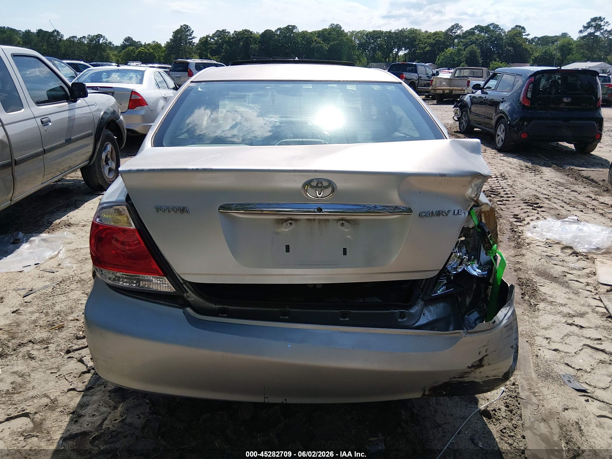 2005 Toyota Camry Le Gray vin: 4T1BE32K55U992416