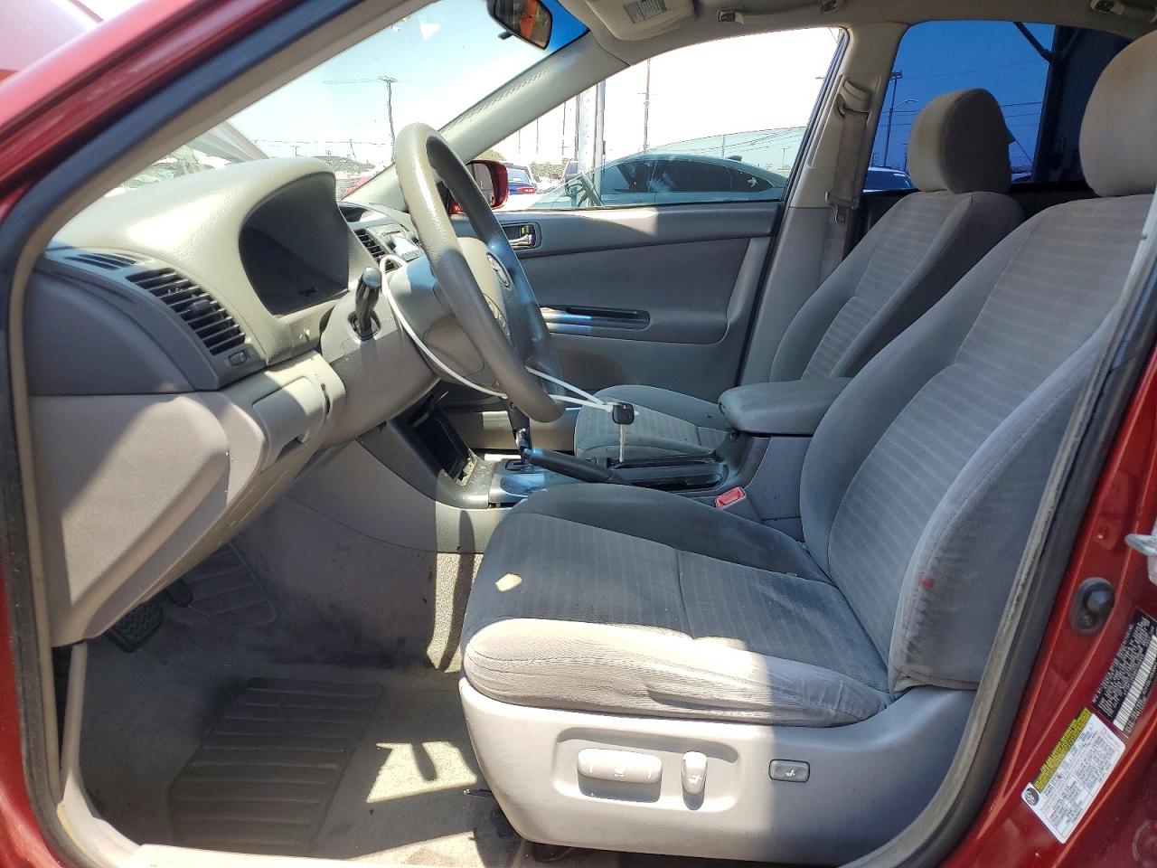 2006 Toyota Camry Le Red vin: 4T1BE32K56U105849