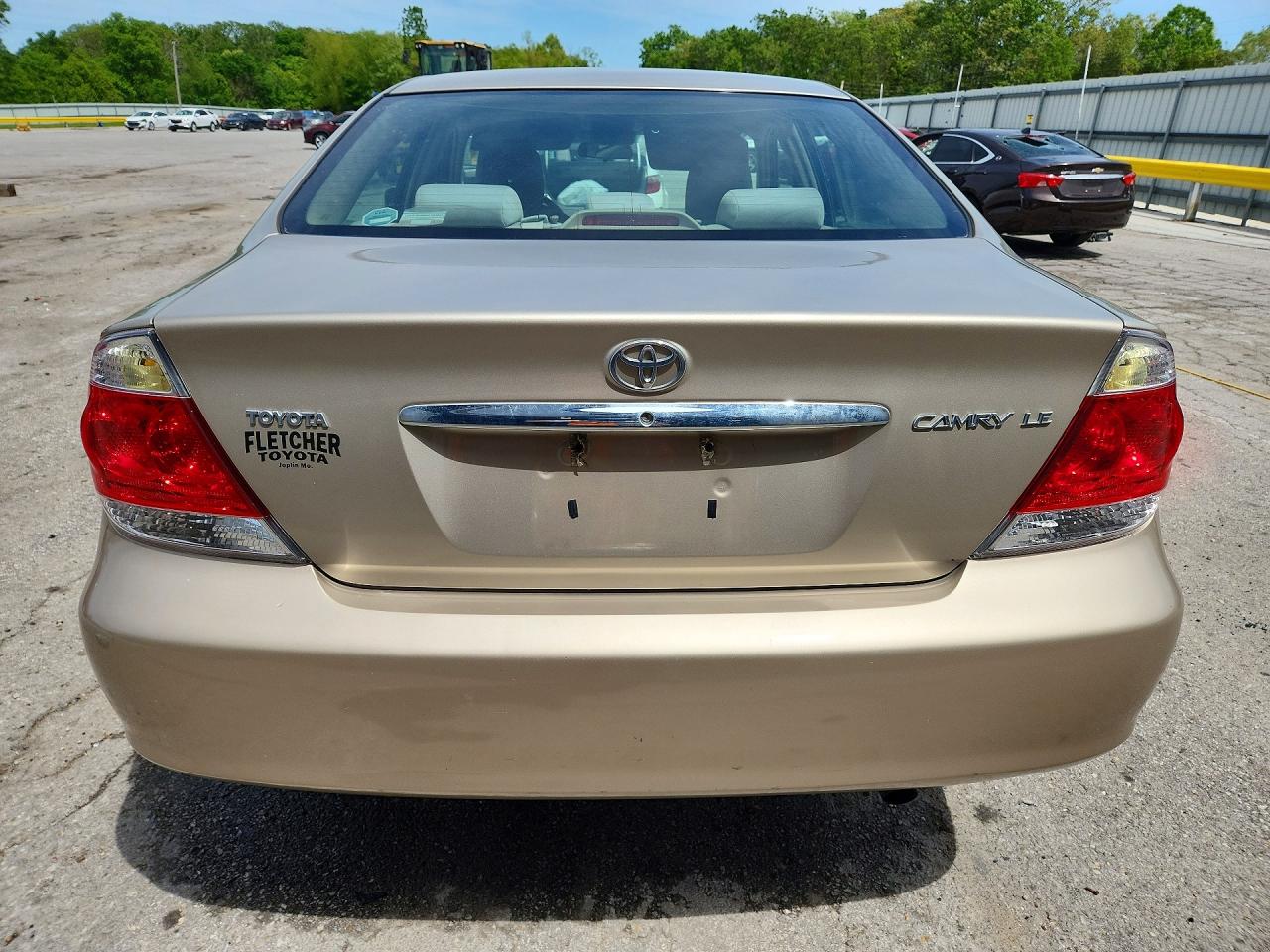 2006 Toyota Camry Le Gold vin: 4T1BE32K56U134283