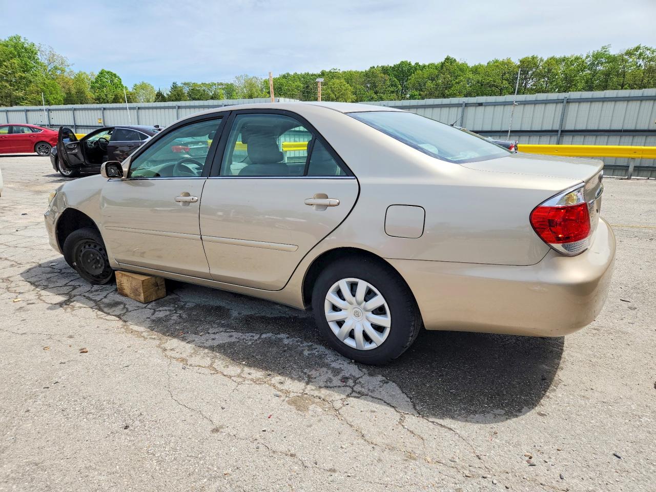 2006 Toyota Camry Le Gold vin: 4T1BE32K56U134283