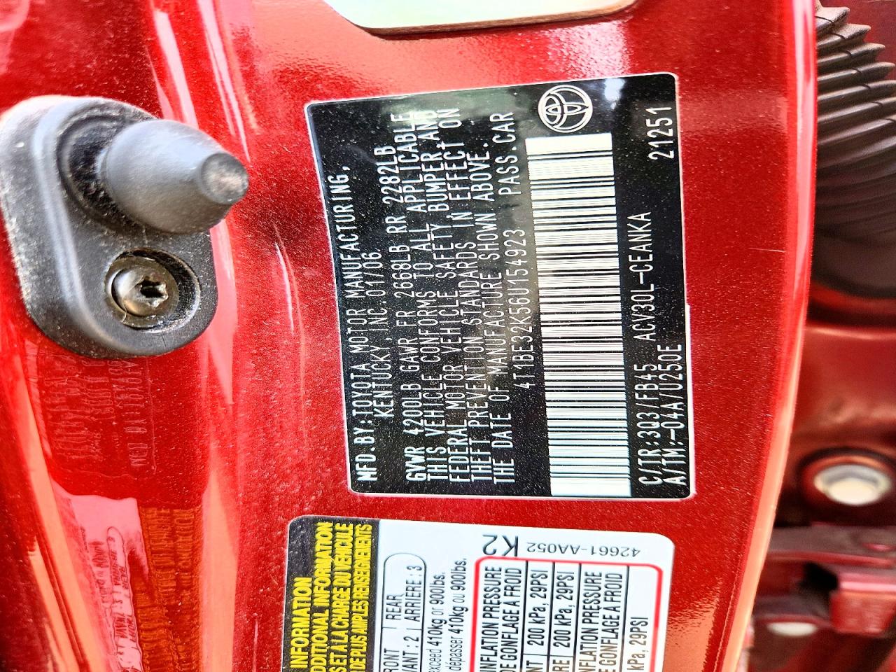 2006 Toyota Camry Le Red vin: 4T1BE32K56U154923