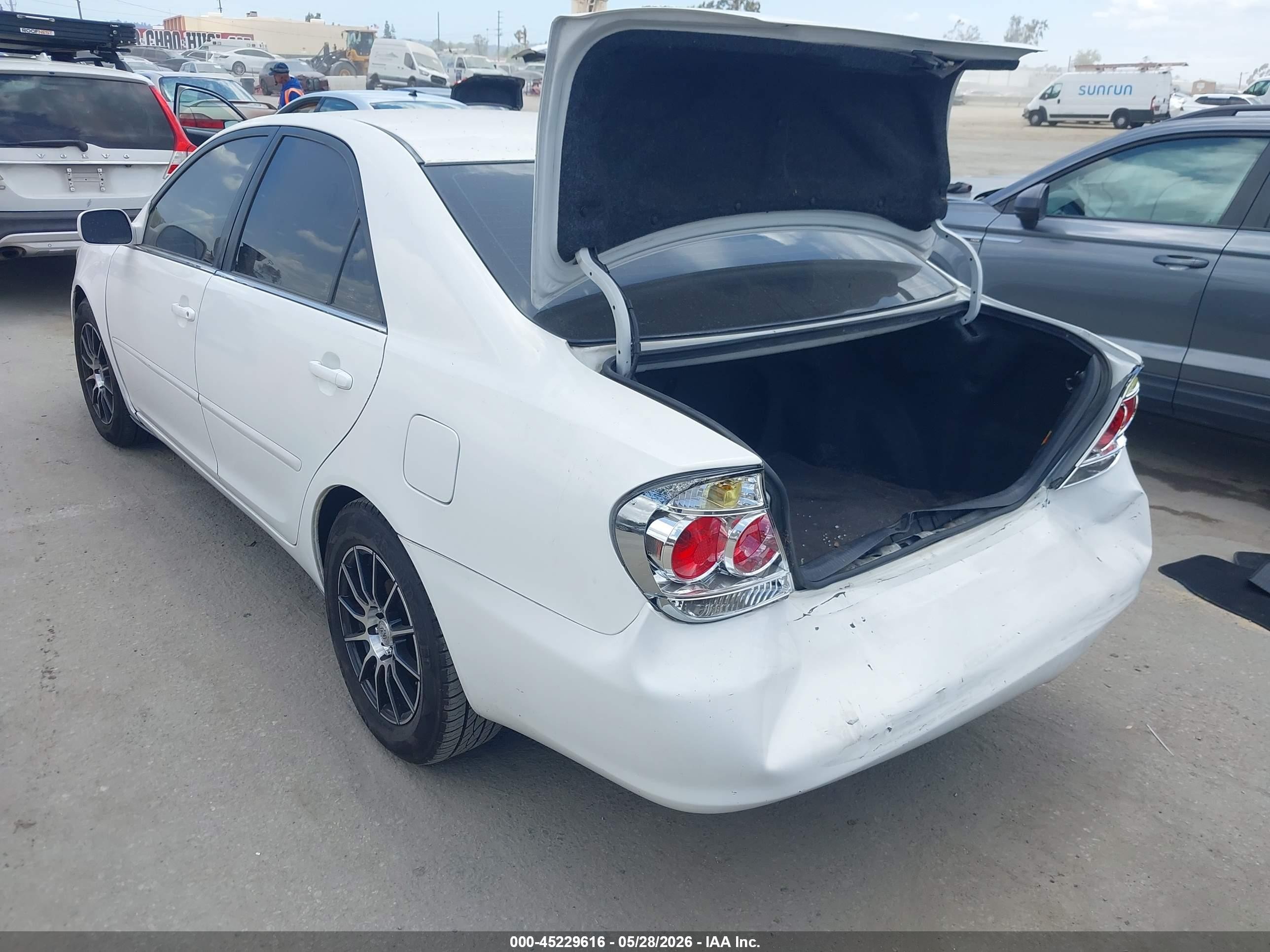 2006 Toyota Camry Le White vin: 4T1BE32K56U659845