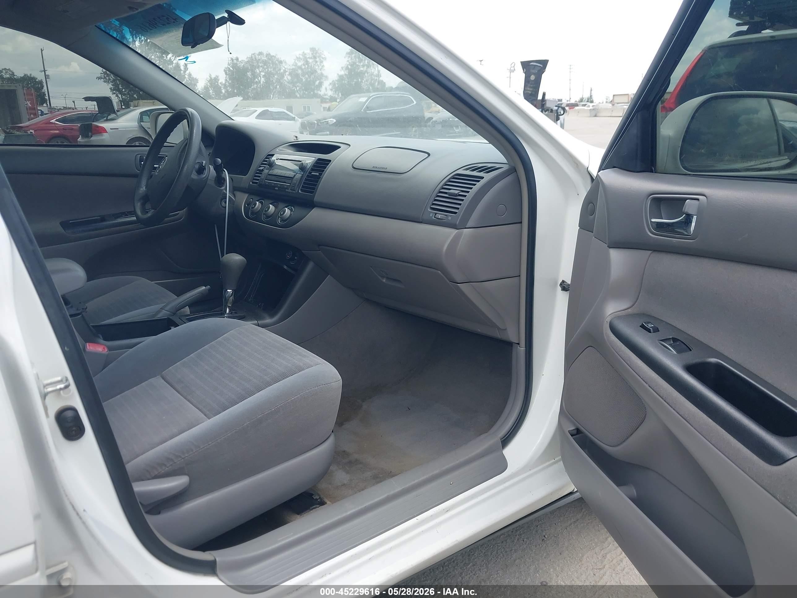 2006 Toyota Camry Le White vin: 4T1BE32K56U659845