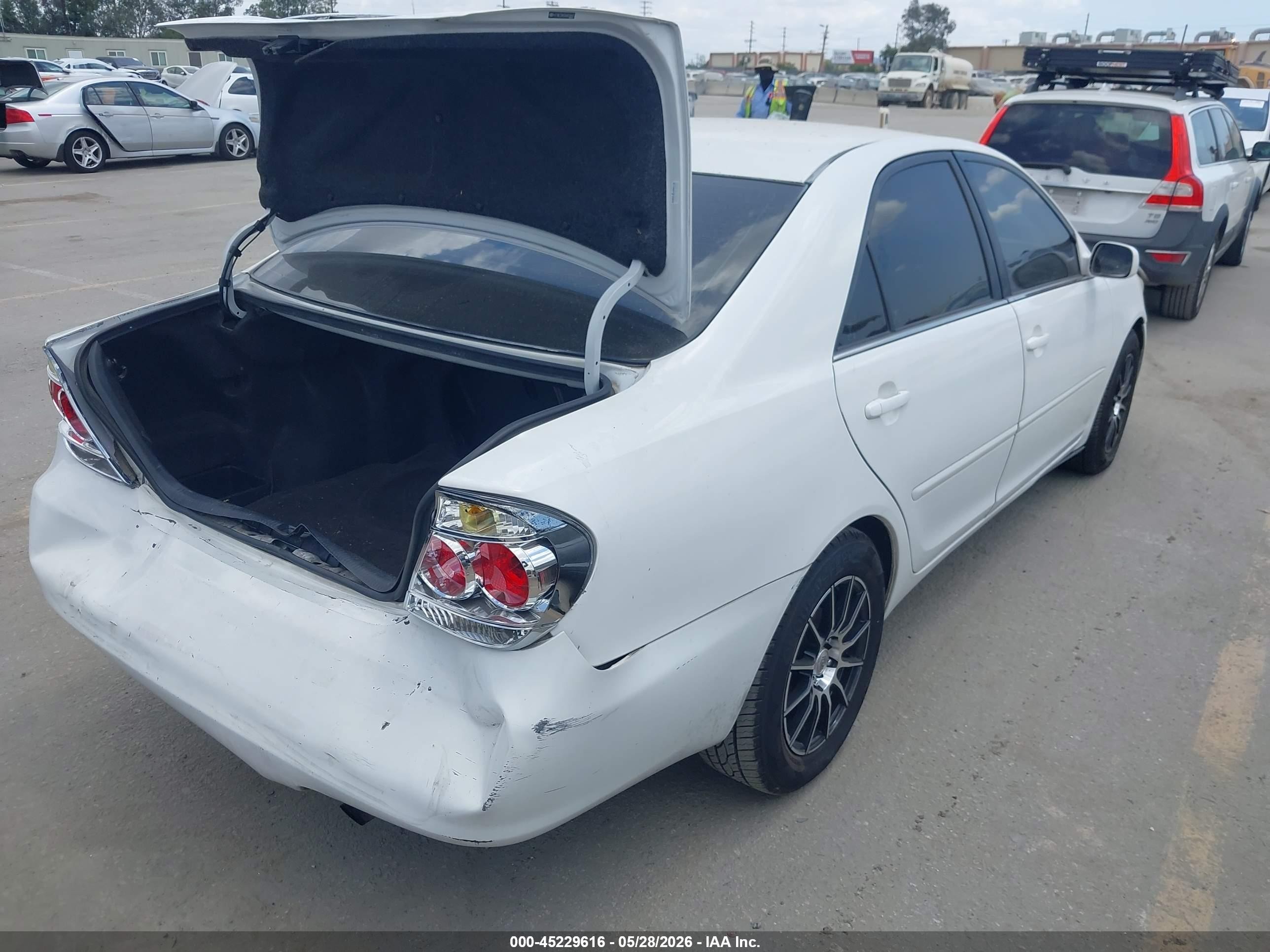 2006 Toyota Camry Le White vin: 4T1BE32K56U659845
