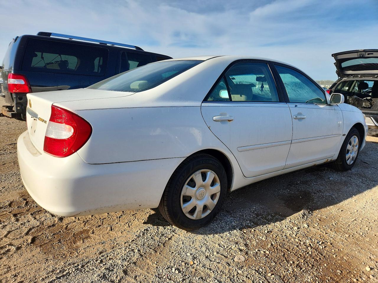 2002 Toyota Camry Le White vin: 4T1BE32K62U050497