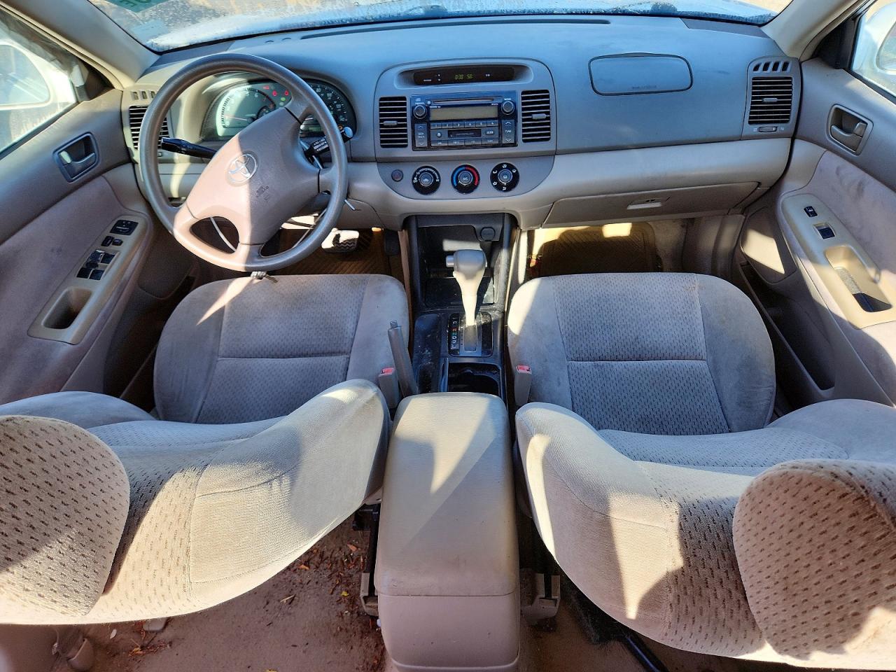 2002 Toyota Camry Le White vin: 4T1BE32K62U050497