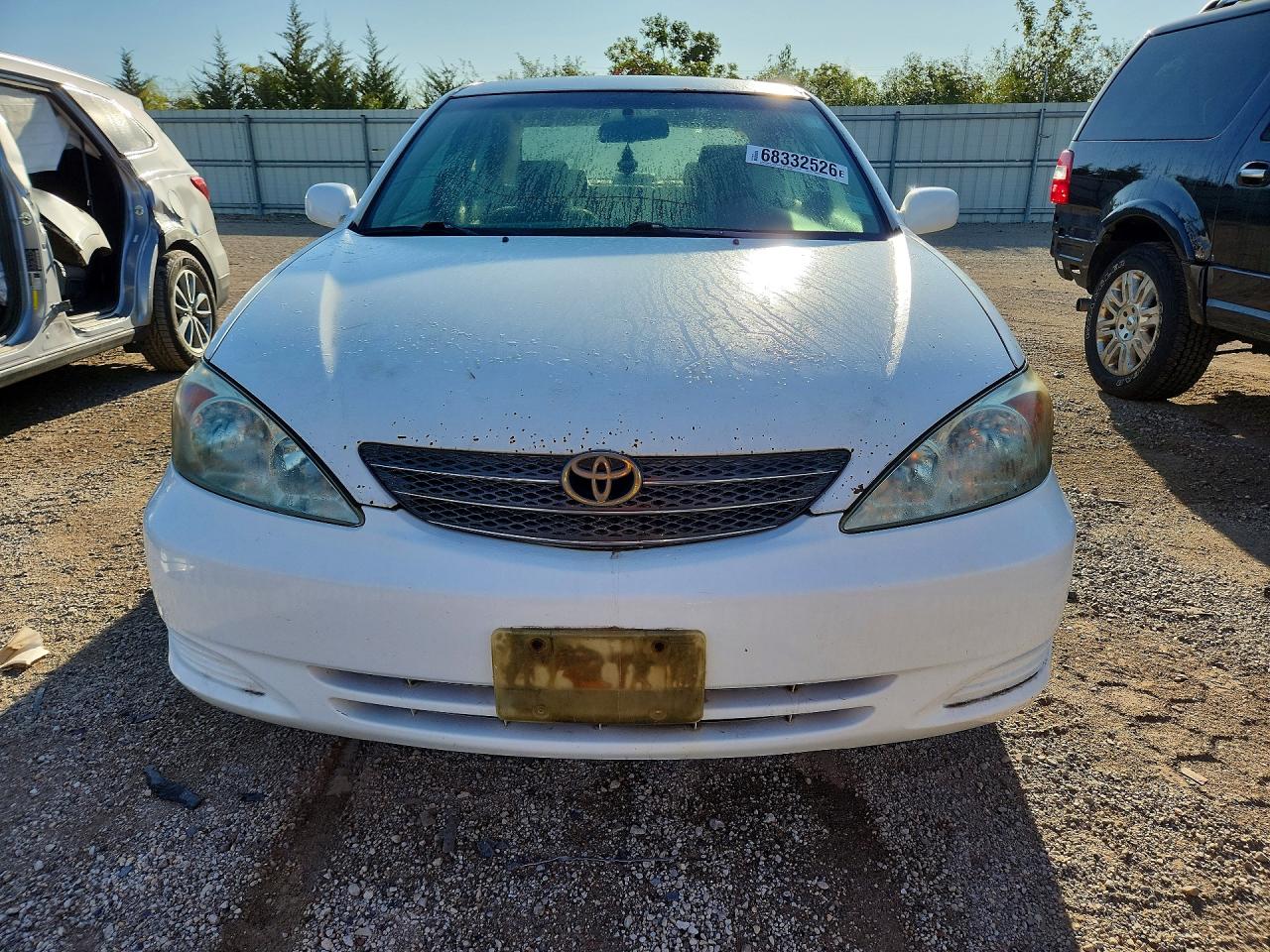 2002 Toyota Camry Le White vin: 4T1BE32K62U050497