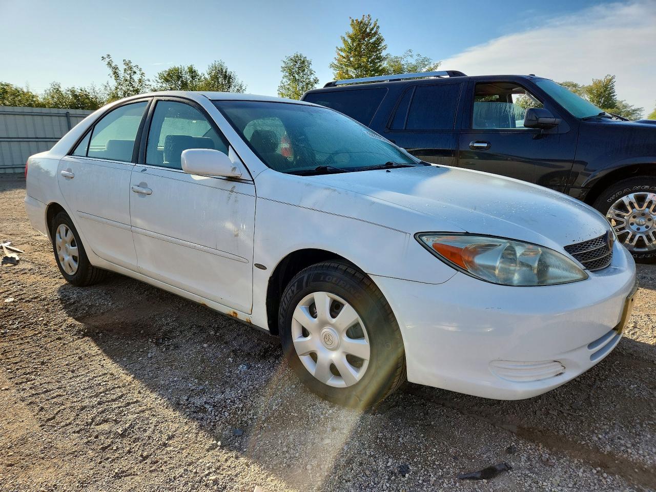 2002 Toyota Camry Le White vin: 4T1BE32K62U050497