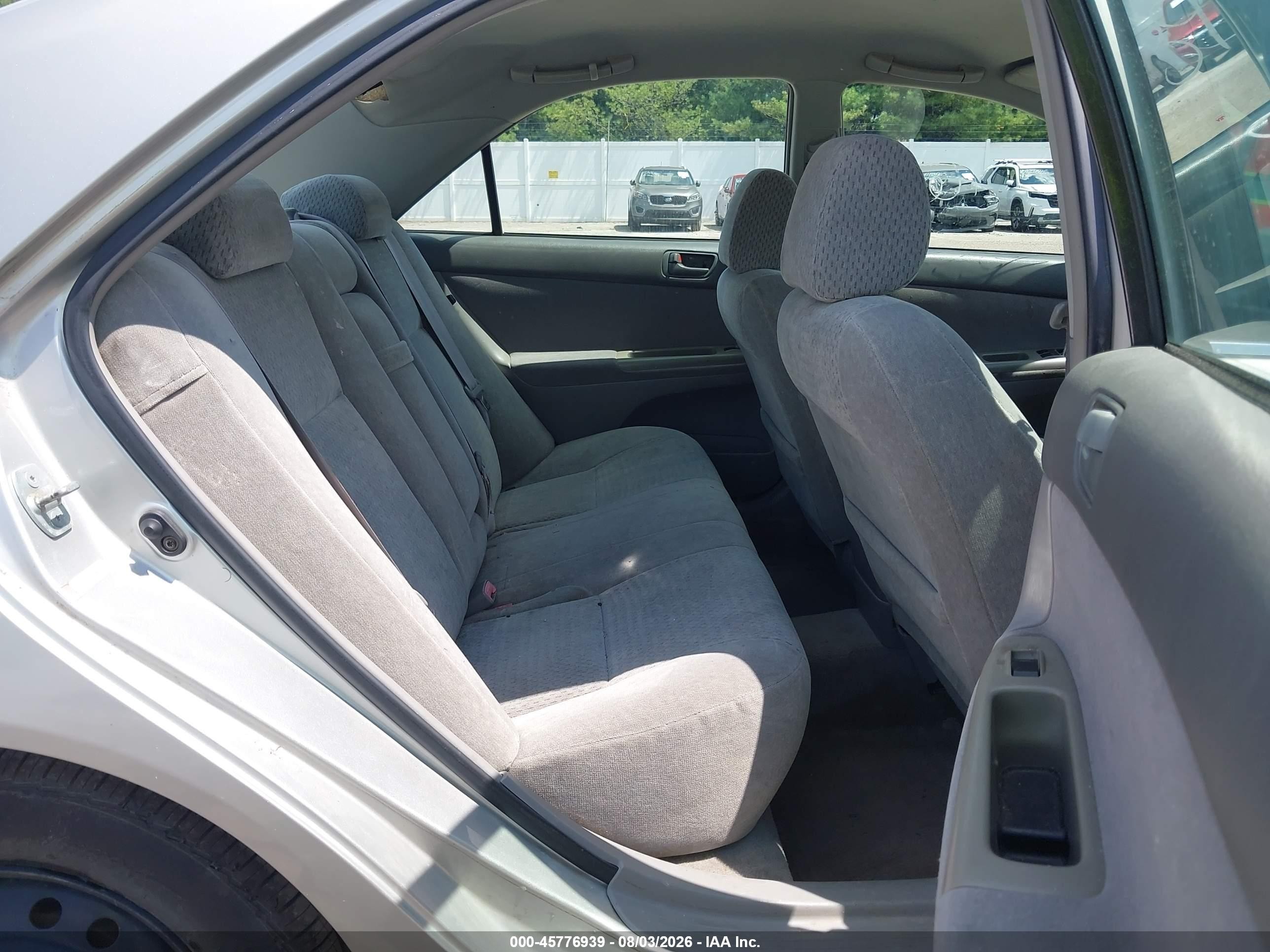 2002 Toyota Camry Le Silver vin: 4T1BE32K62U071673