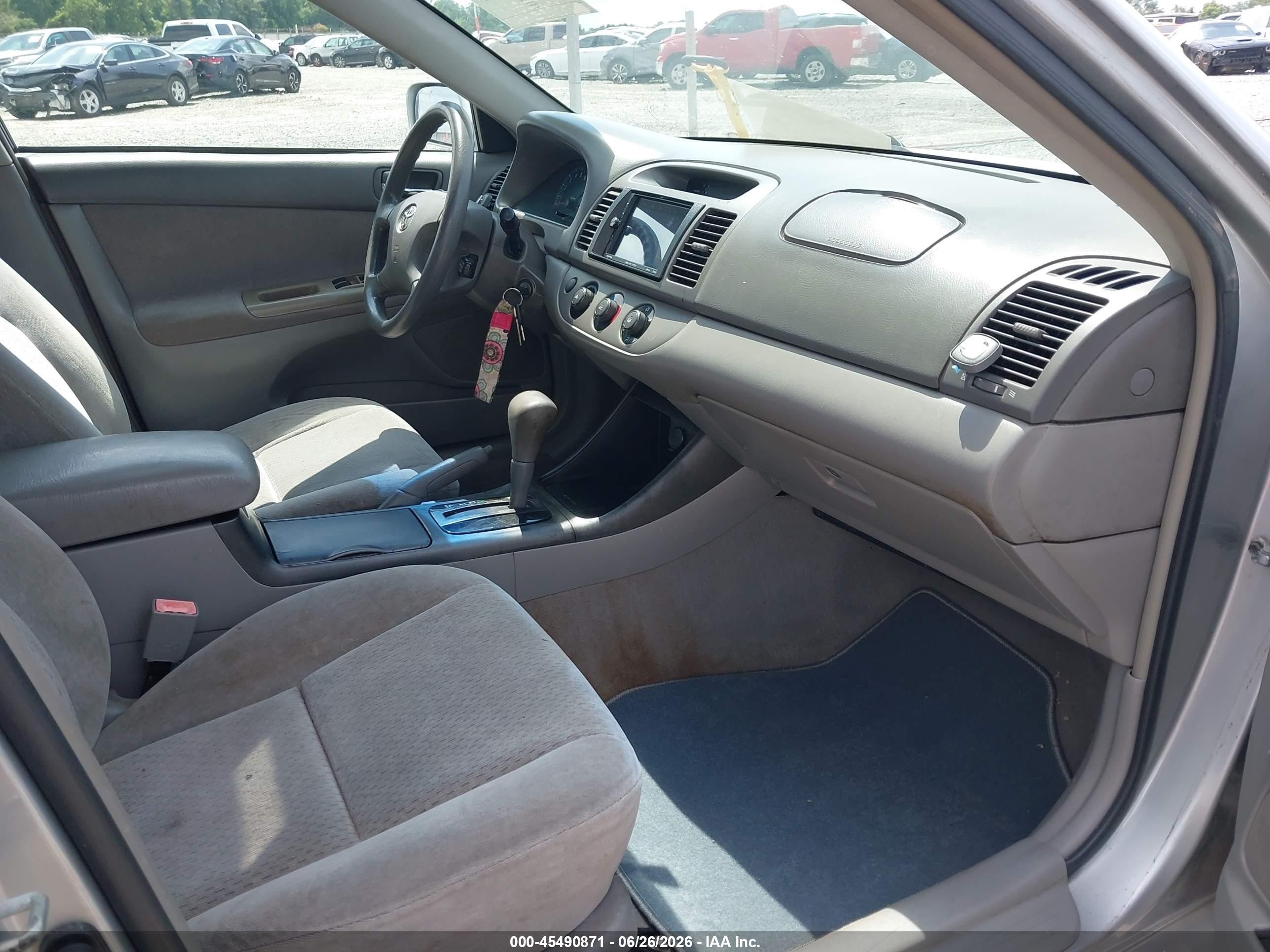2002 Toyota Camry Le Silver vin: 4T1BE32K62U622426