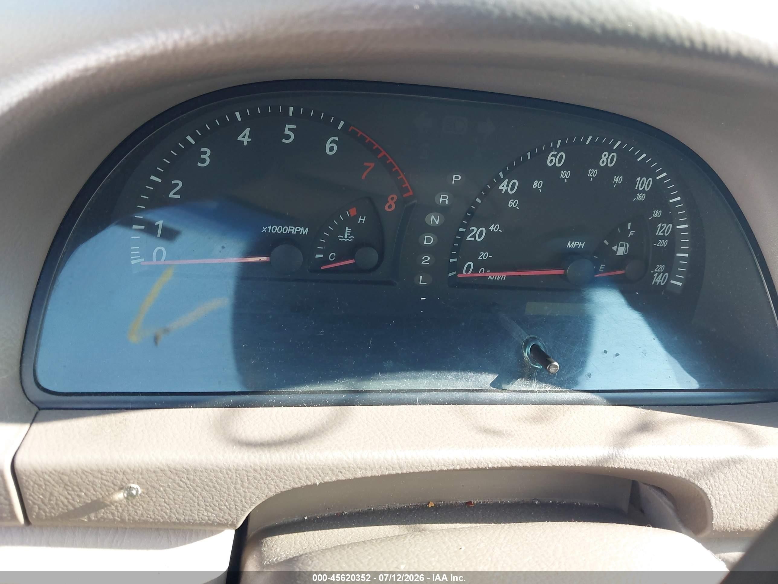 2002 Toyota Camry Le Gold vin: 4T1BE32K62U636312