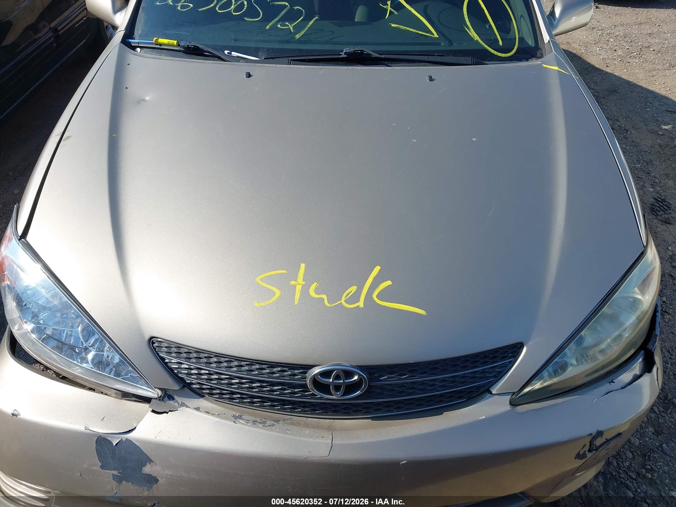 2002 Toyota Camry Le Gold vin: 4T1BE32K62U636312