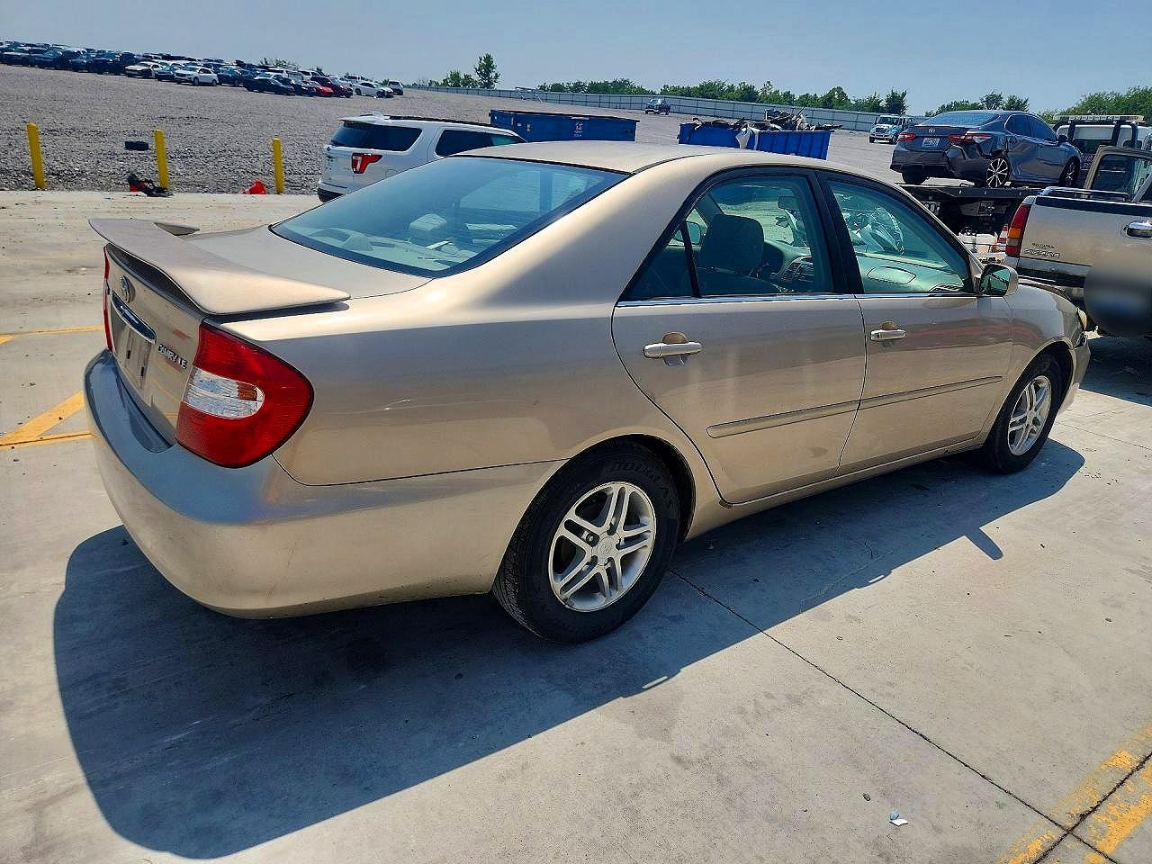 2003 Toyota Camry Le Gold vin: 4T1BE32K63U137642