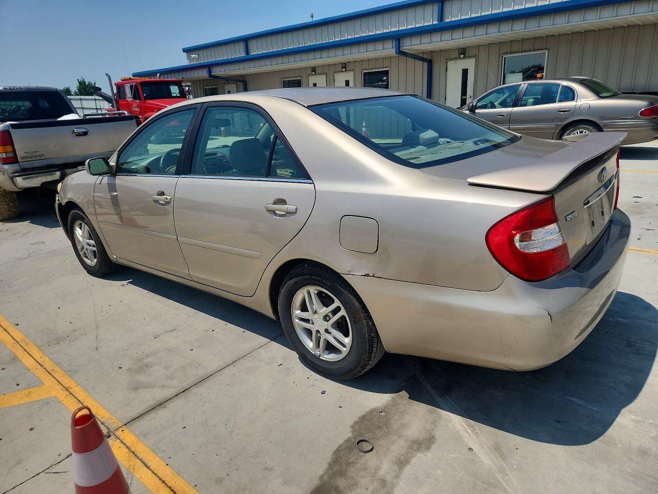 2003 Toyota Camry Le Gold vin: 4T1BE32K63U137642